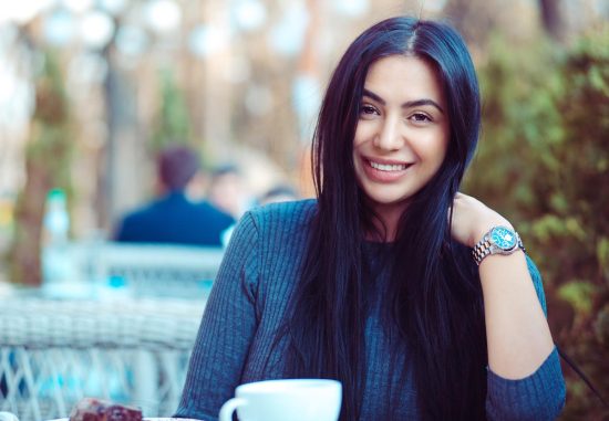 تحسّن ملحوظ على حالة سيدة اماراتية بعد تناولها منتجات طبيعية للبطانة المهاجرة
