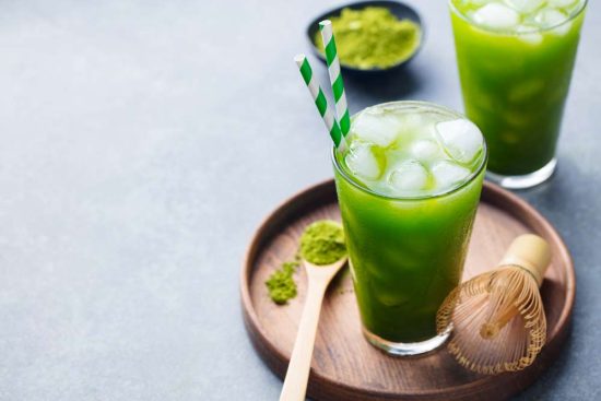 ليمونادة الليمون والشاي الأخضر لتهدئة الأمعاء: عصير منعش وصحي