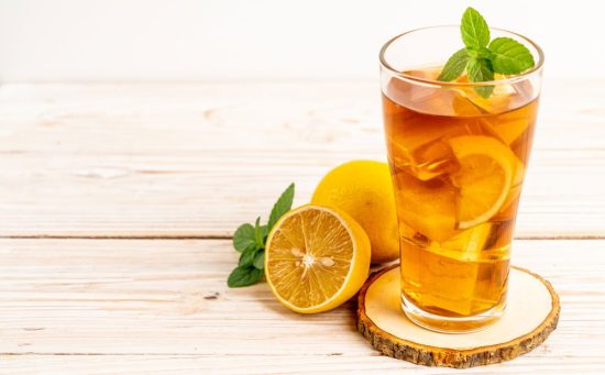 مشروب الشاي الأخضر والليمونادة لبطانة الرحم المهاجرة