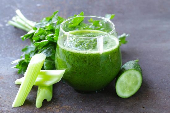 عصير الكرفس الأخضر لبطانة الرحم المهاجرة: مشروب طازج وسهل التحضير