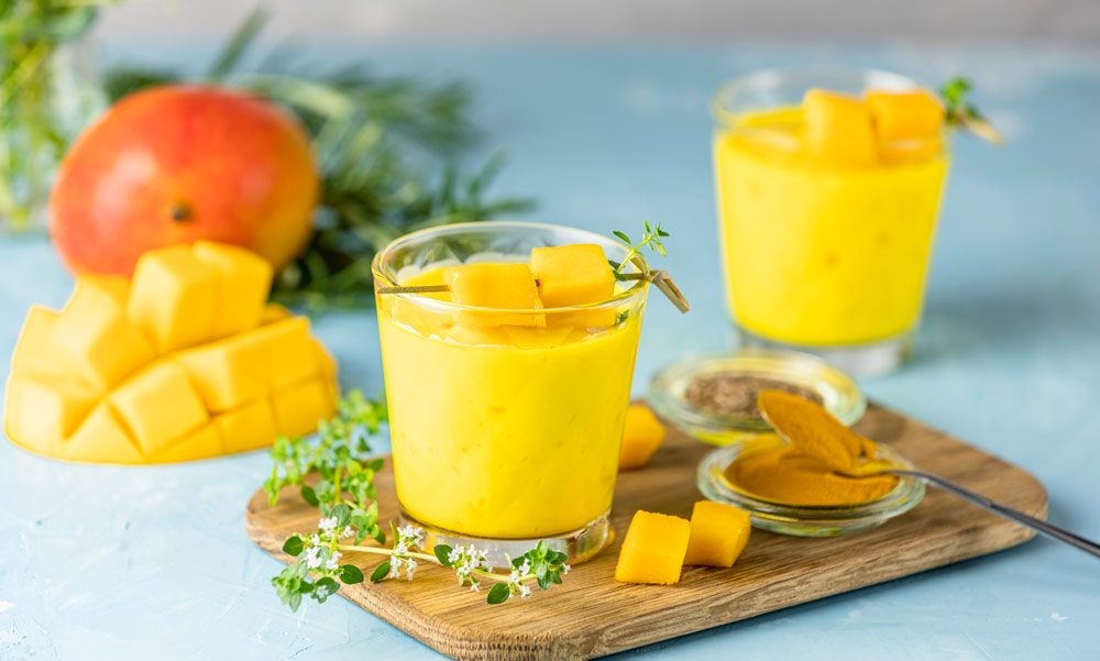 Mango Turmeric Smoothie for Leiomyoma